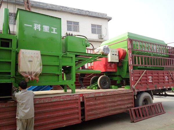 玉米秸稈打包機(jī)裝車發(fā)貨